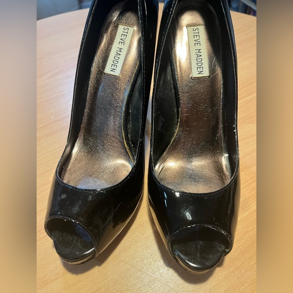 Steve Madden Black Patent Leather Peep Toe Heels with Animal Print Heel - Picture 10 of 16